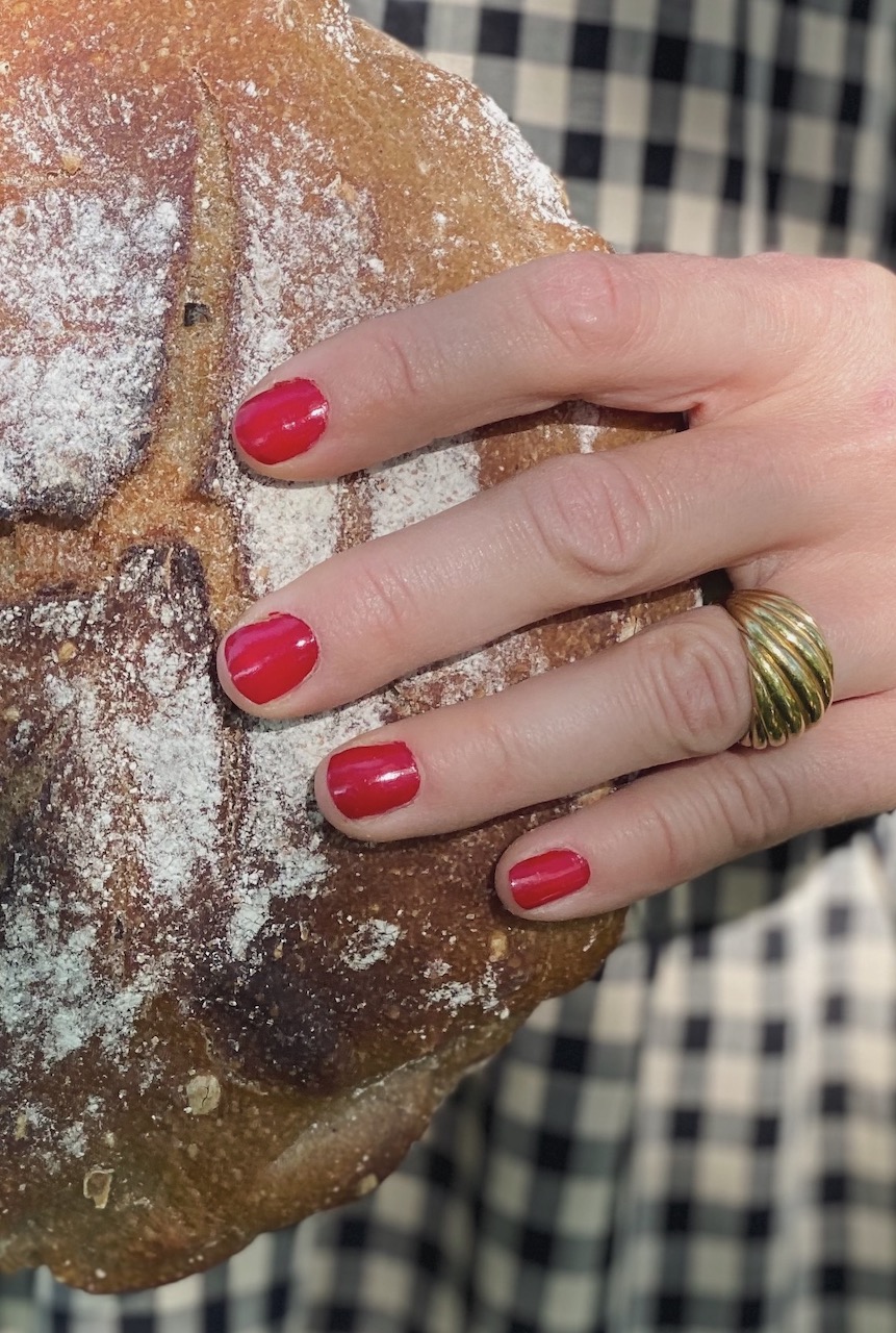 Bild Brot Und Rote Nägel